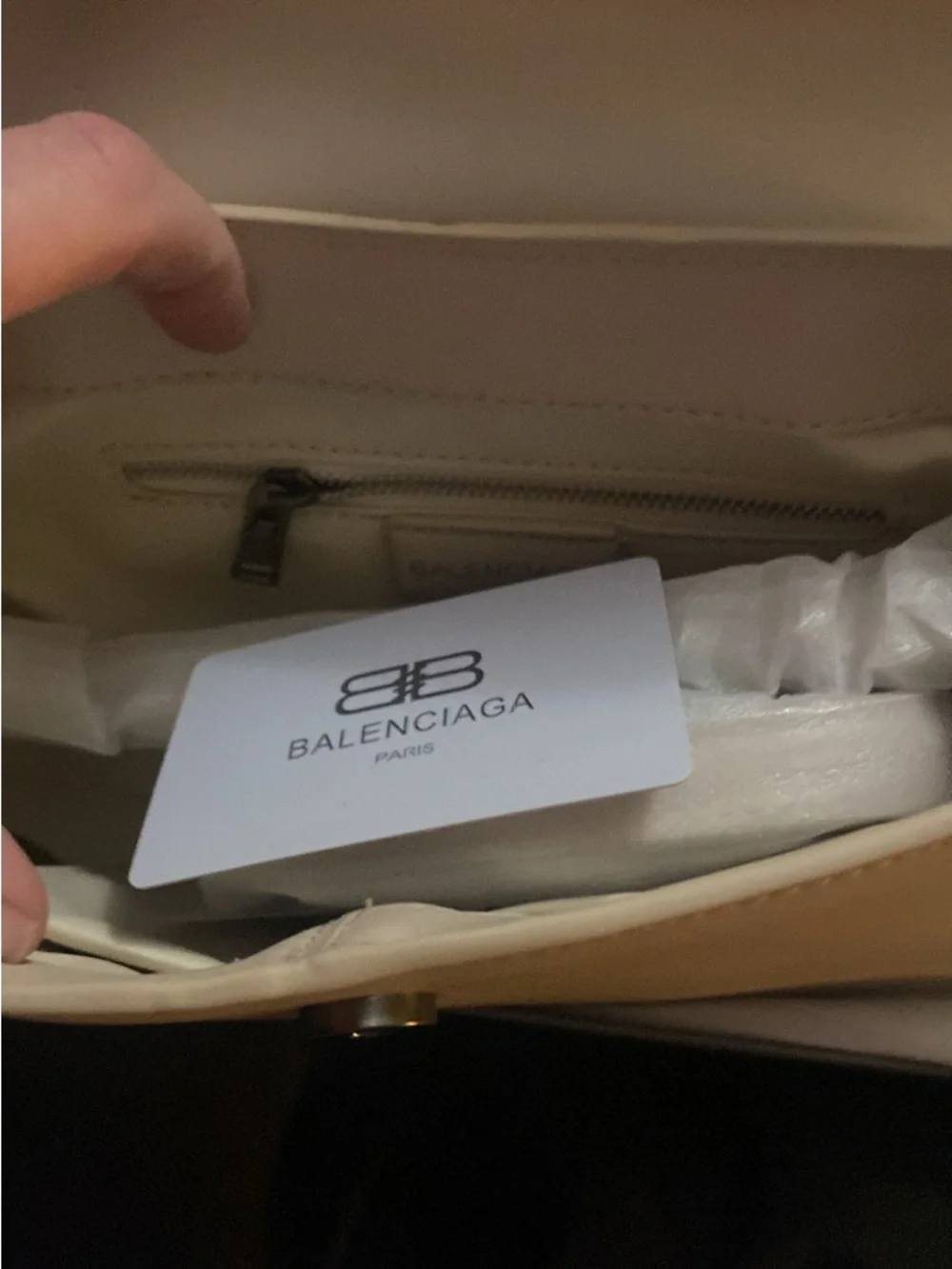 Balenciaga Cream Saddle Shoulder Bag with BB Logo - Picture 4 of 4
